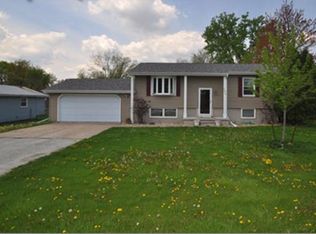 104 E 7th St, Coal Valley, IL