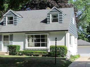 10329 W Park Ridge Ave, Wauwatosa, WI 53222