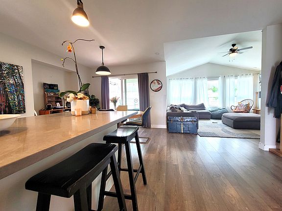 5th image of 1040 Celia Cres