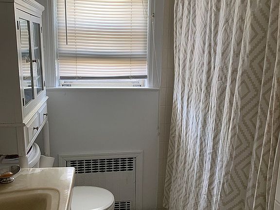 4th image of 24 Linden Ave