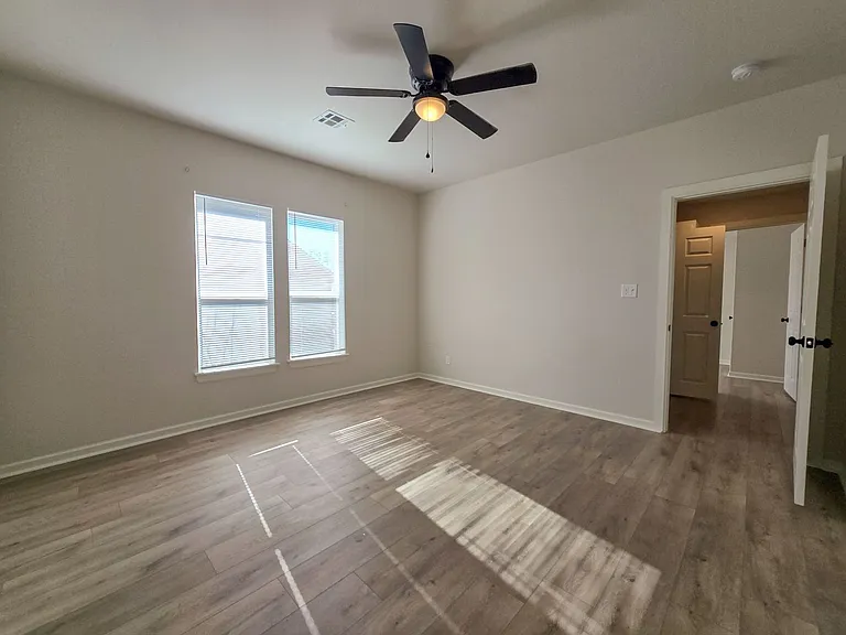 1224 N Market Ave — Photo 18