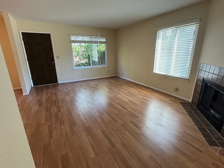 1635 Kentfield Ave — Photo 4