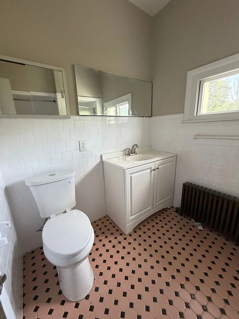 140 Almond Rd — Photo 3