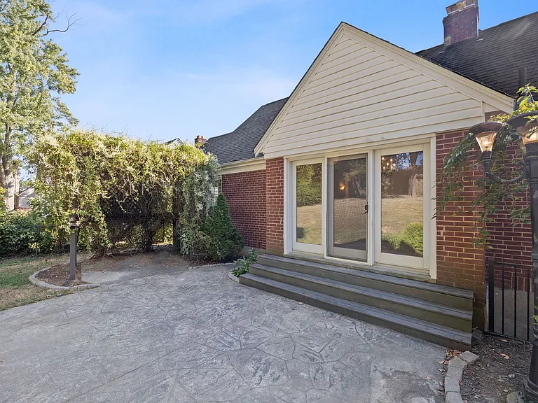 1377 Collinsdale Ave — Photo 39
