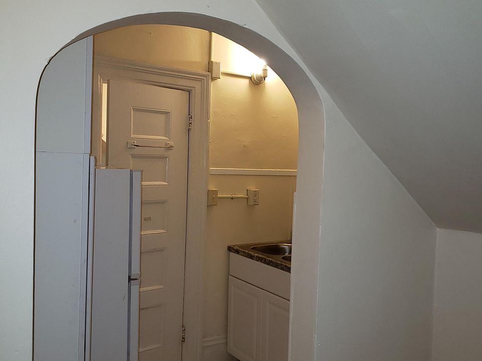 Living room to kitchen archway