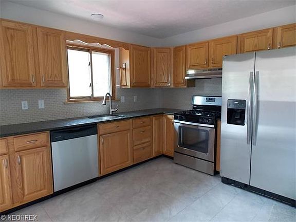 3rd image of 9046 White Oak Dr