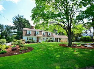 28 Lakeview Dr, West Hartford, CT 06117