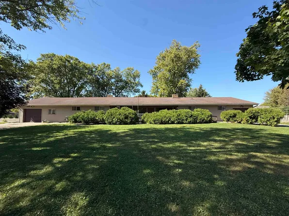 637 N Wright Rd, Janesville, WI 53546