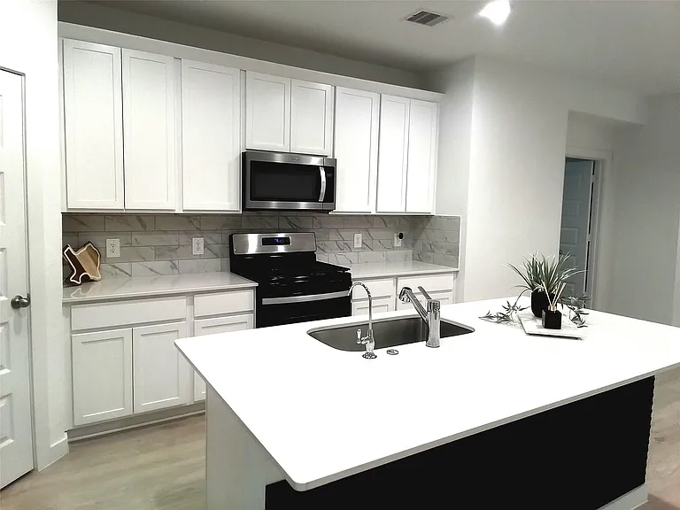 31739 Margaret Woods Ln — Photo 19