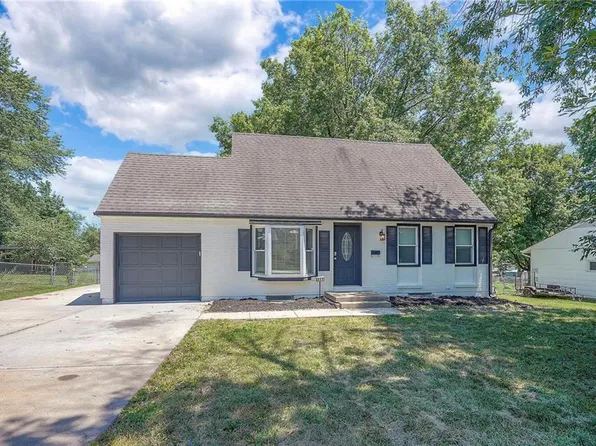 611 Pawnee Ln, Belton, MO 64012