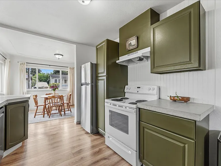 114 Cherry St NW — Photo 13