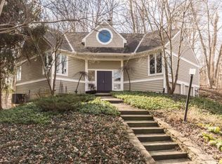 824 Eversole Rd, Anderson Twp, OH 45230