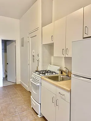 Rented by Waverly Realty Associates | media 28