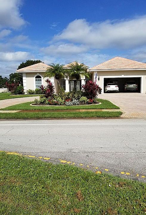 1st image of 2071 SE Westmoreland Blvd