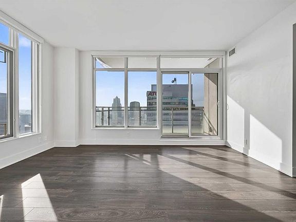 4th image of 901 N 10th Ave SW #1708