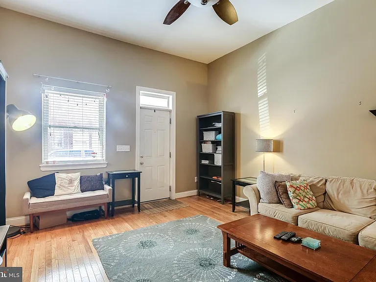 1603 Light St — Photo 3