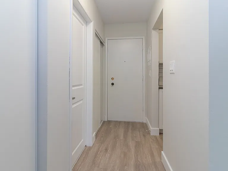 1955 Ashgrove St #402 — Photo 7