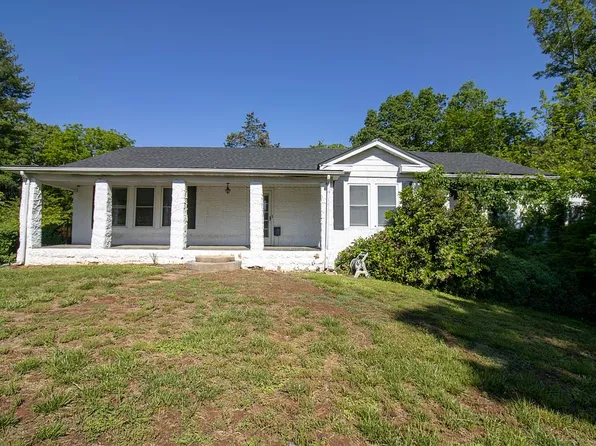 1566 Trenthill Dr, Bassett, VA 24055