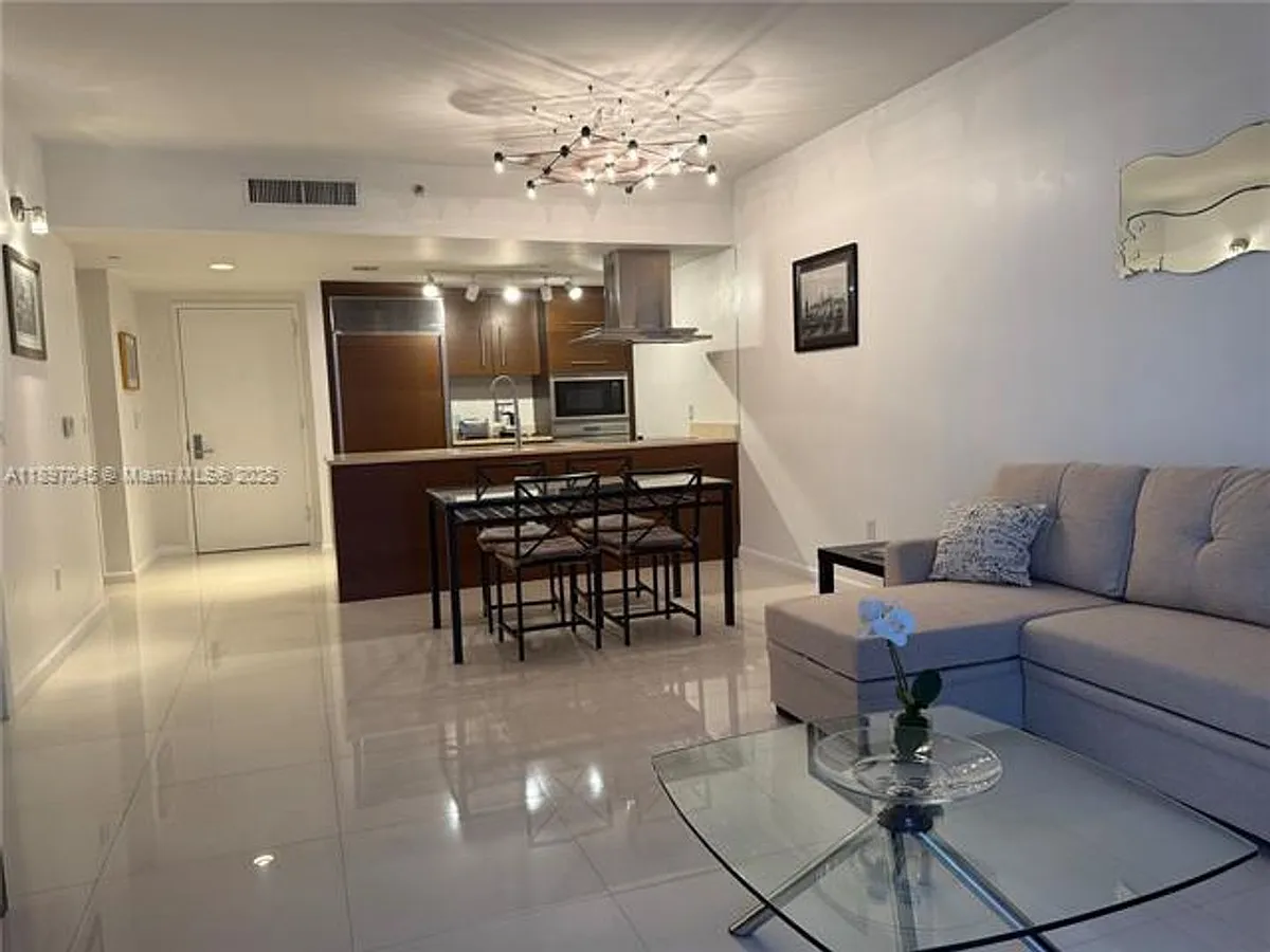 Building Photo - 485 Brickell Ave #2606