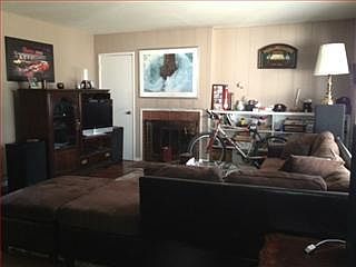 2nd image of 820 Hill St