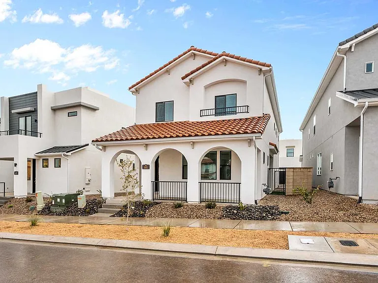 5651 S Garnet Dr — Photo 2