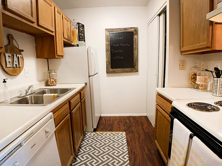 Crown Station Apartments — Photo 38