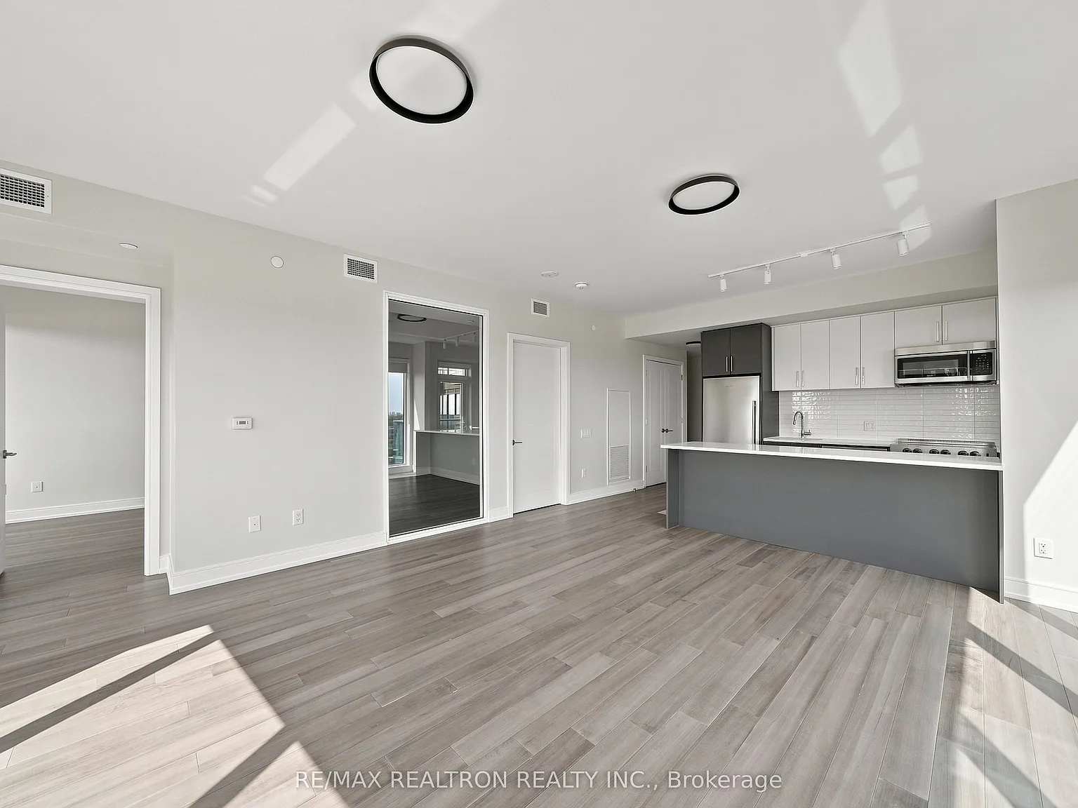 3 bed, $4,995 — Photo 2
