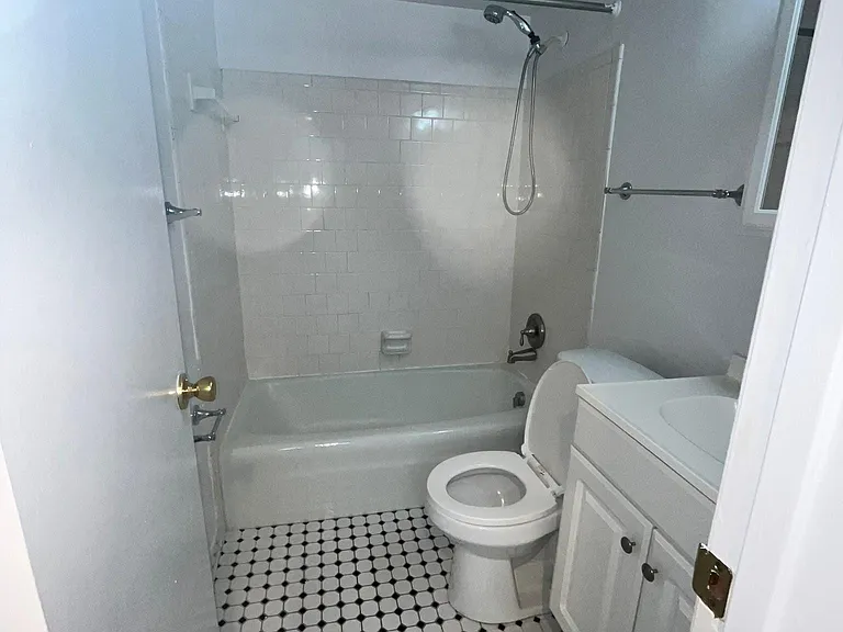 922 N Calvert St #BASEMENT — Photo 7