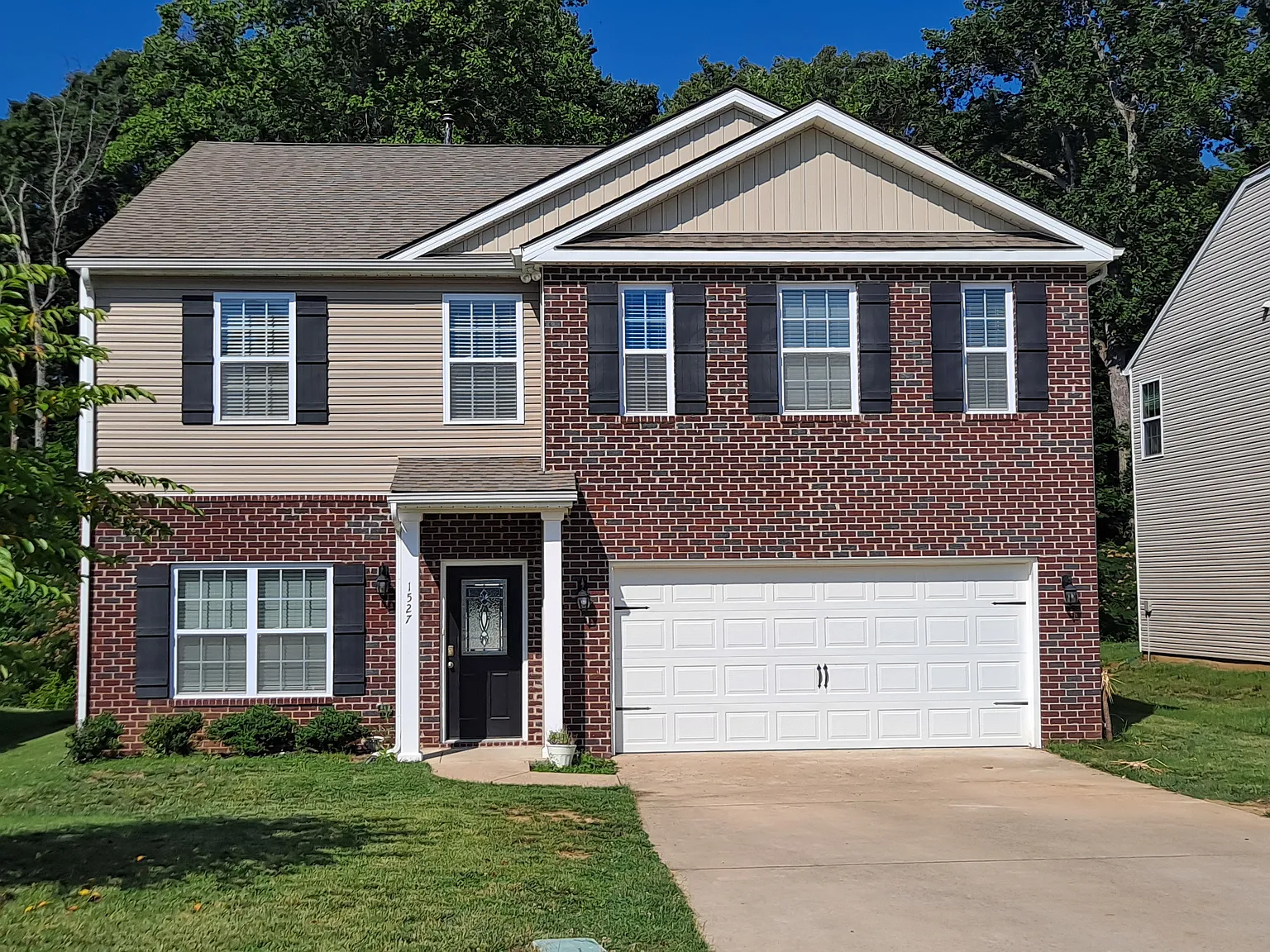 4 bed, 2.5 bath, 2814 sqft, $2,900 — Photo 1