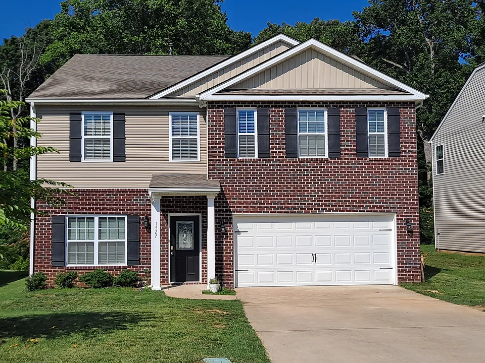 1527 Sergeant Ln