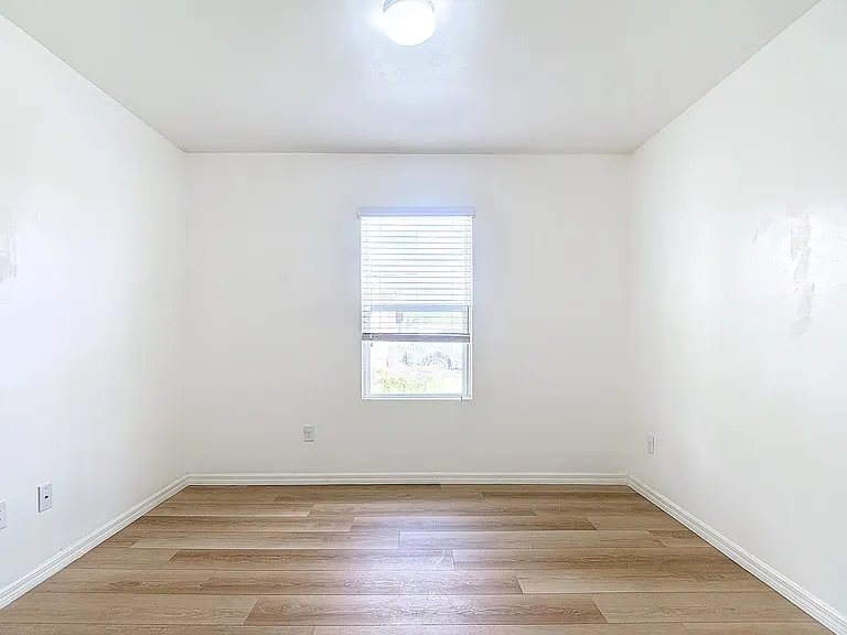 3230 33rd Ave NE — Photo 19