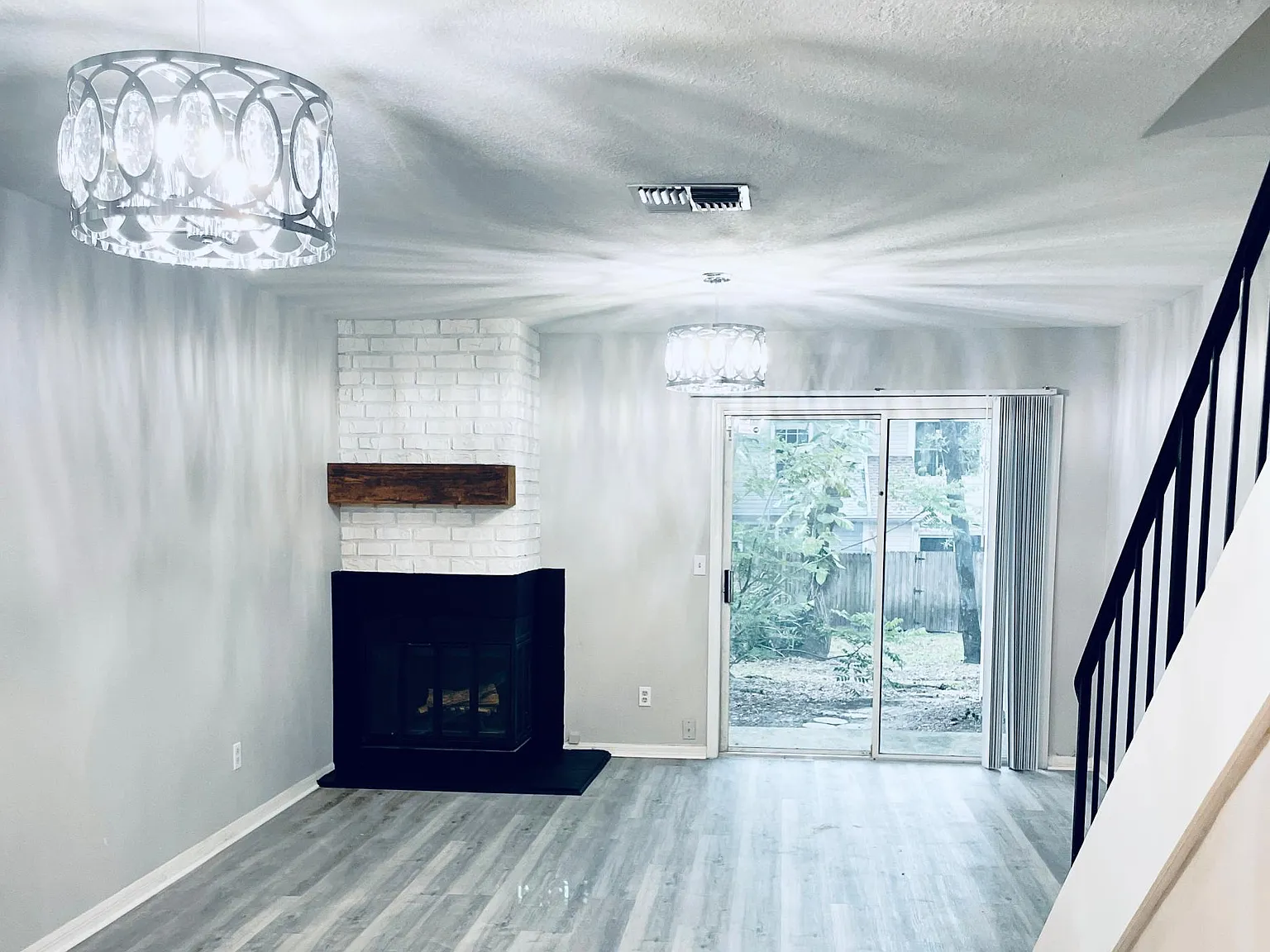 2 bed, 1110 sqft, $1,700 — Photo 3