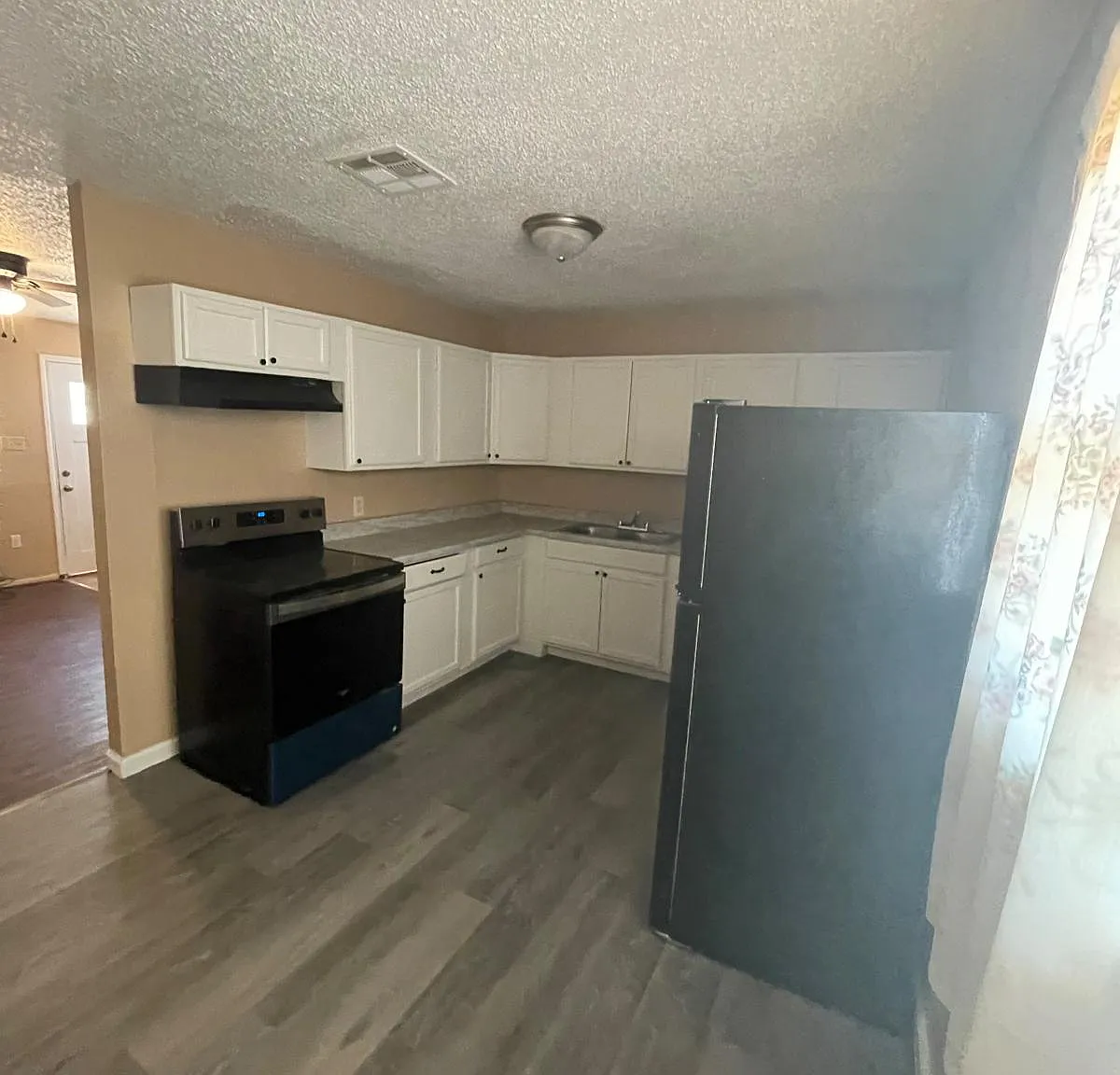 3 bed, 1225 sqft, $1,000 — Photo 4