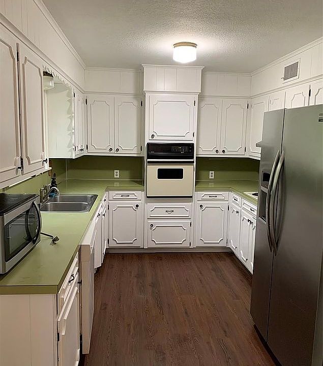 2nd image of 838 Callender Lake Dr