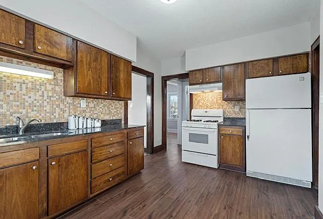 1016 Logan Ave N #2 — Photo 10