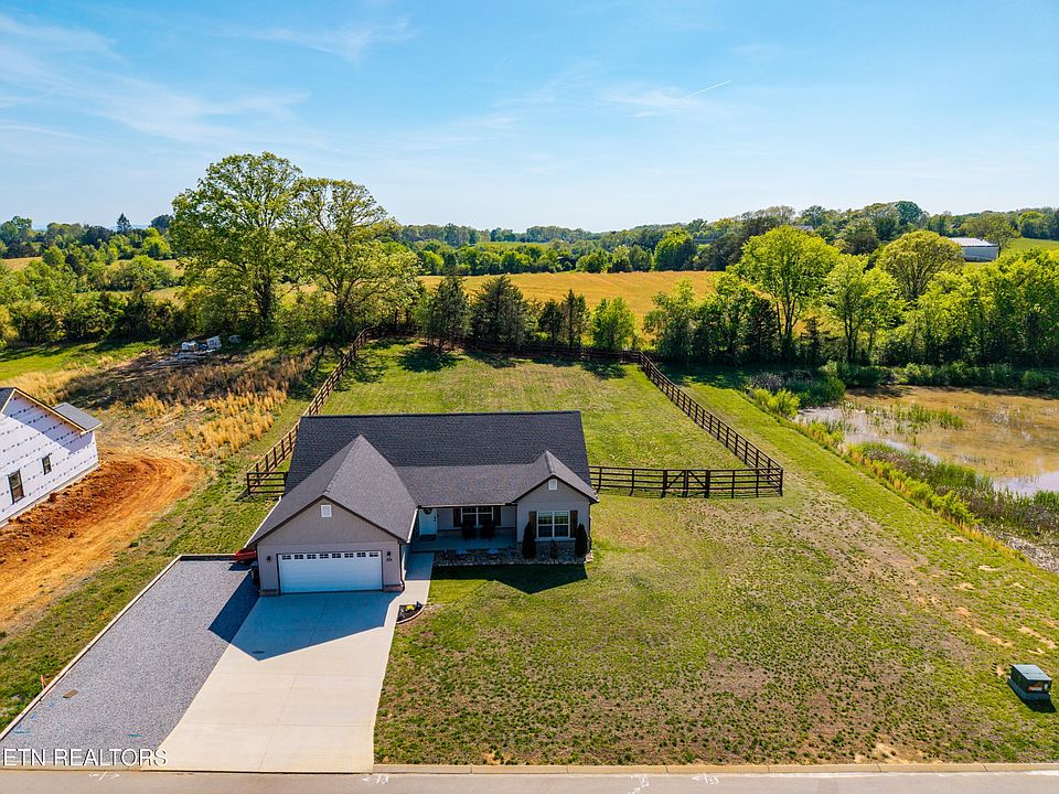 1st image of 909 Loblolly Ln