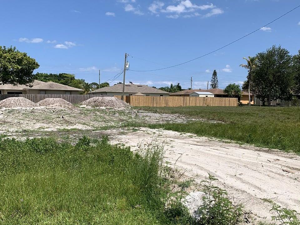 1st image of 582 SE Damask Avenue