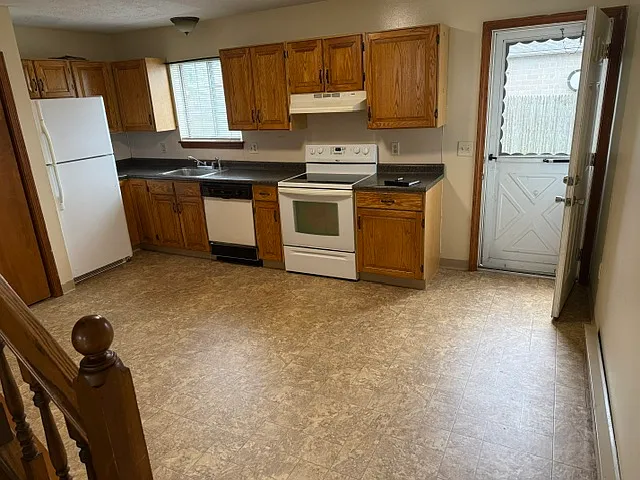 2 bed, 1.5 bath, 1060 sqft, $1,650 — Photo 2