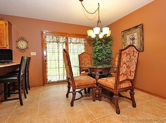 2nd image of 2614 Lakeshore Dr