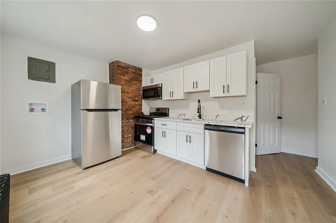 2 bed, 980 sqft, $1,225 — Photo 2