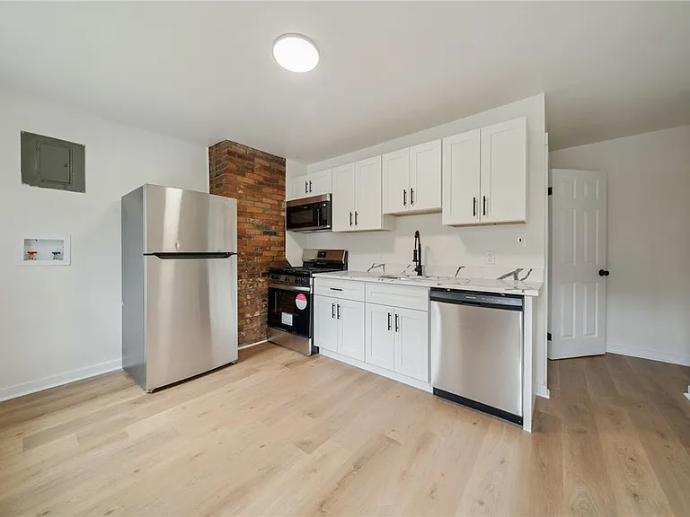 2321 Eccles St #2 — Photo 2