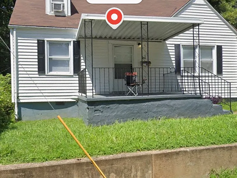 916 Carol St — Photo 1