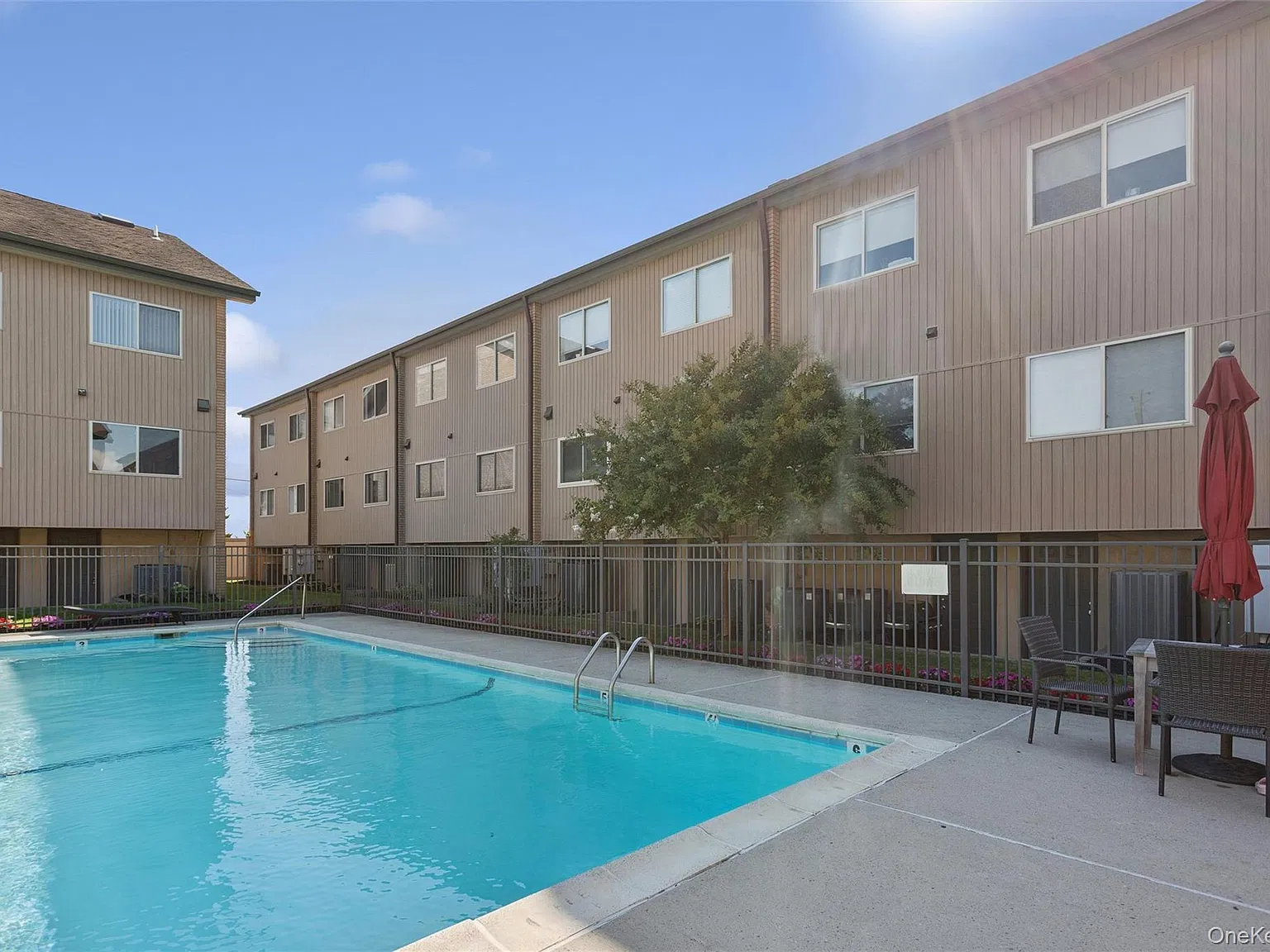 2 bed, 1.5 bath, 1032 sqft, $5,250 — Photo 3