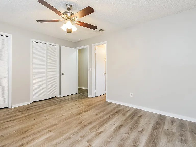 620 Riverwoods Cir — Photo 12