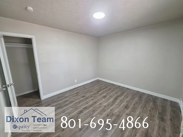 1284 E 22nd St — Photo 14