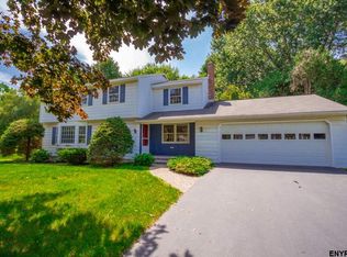 6 Wagon Wheel Ln, Glenville, NY 12302