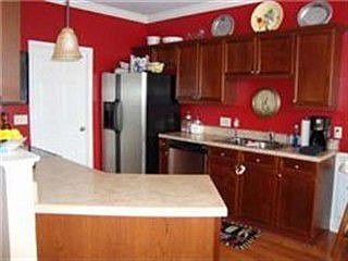 4th image of 170 Clark Cir