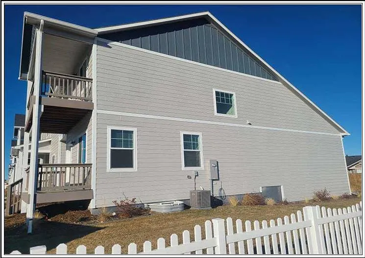 4 bed, 2.5 bath, 2196 sqft, $2,500 — Photo 2