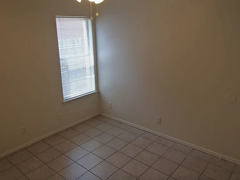 2202 Katy Ln — Photo 7