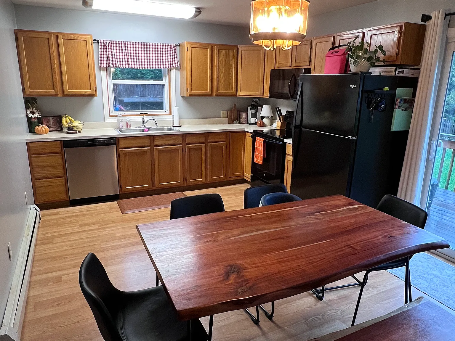 3 bed, 1.5 bath, 1600 sqft, $2,800 — Photo 4